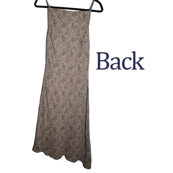 Asymmetrical design spaghetti strap dress - Picture 4 of 10